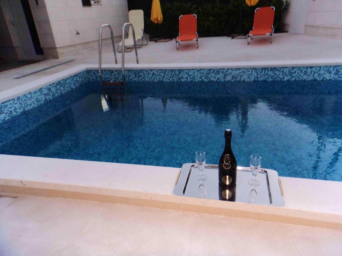 Charming Flat In Kastel Stafilic With Shared Pool 27 M² Apartment Kaštela Exterior foto